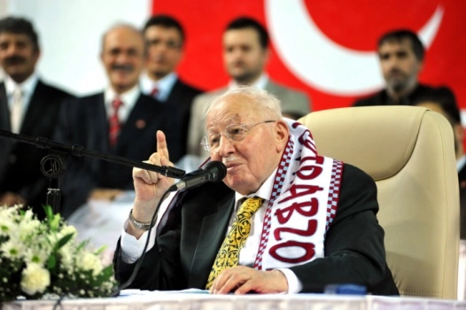 Erbakan yaşama veda etti