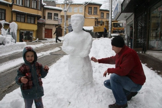 Bursa güne karla uyandı...