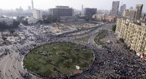 Tahrir Meydanı'na beton duvar