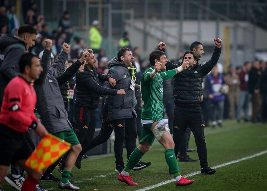 Bursaspor zirve yarışında bir adım daha ilerledi