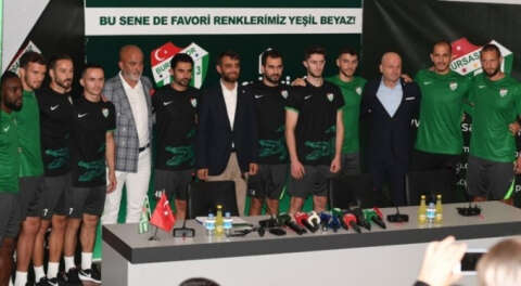 Bursaspor 10 yeni futbolcuyu kadrosuna kattı