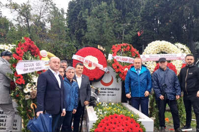 Naim Süleymanoğlu kabri başında anıldı