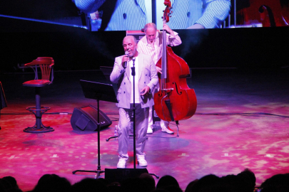 Festivalde caz rüzgarı; Fatih Erkoç büyüledi