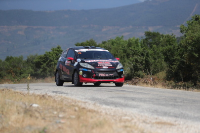 Ralli pilotları Gemlik'te rüzgar gibi esti