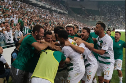 Bursaspor ligde fırtına gibi esiyor; Tokat Belediyesi Plevnespor'u 3-0 yendi