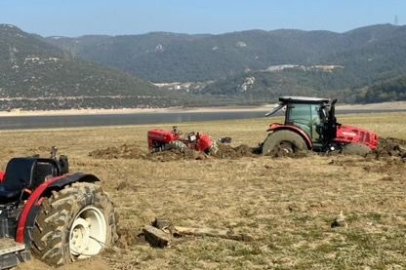 Pikniğe giden bataklığa saplandı, onları kurtarmaya gidenler de mahsur kaldı