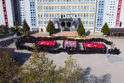 Yüzlerce öğrenci Türkiye haritası oluşturdu