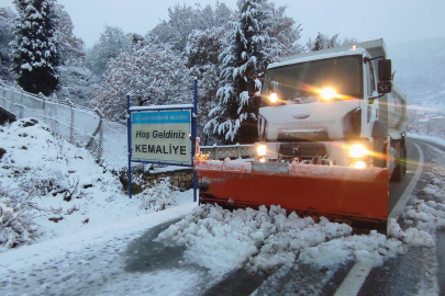 Bursa Büyükşehir, karla mücadele çalışmalarını sürdürüyor